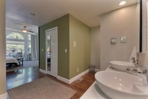 Bath - 898 Dogwood Dr, Murphys, CA 95247 photo 5 of 8
