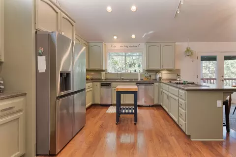 Kitchen - 898 Dogwood Dr, Murphys, CA 95247 photo 4 of 7