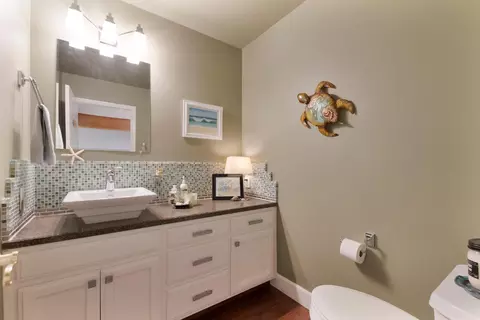 Bath - 898 Dogwood Dr, Murphys, CA 95247 photo 1 of 8