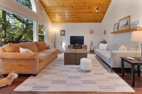 Living - 898 Dogwood Dr, Murphys, CA 95247 photo 3 of 5