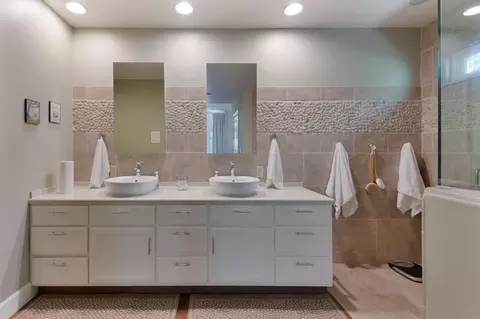 Bath - 898 Dogwood Dr, Murphys, CA 95247 photo 2 of 8