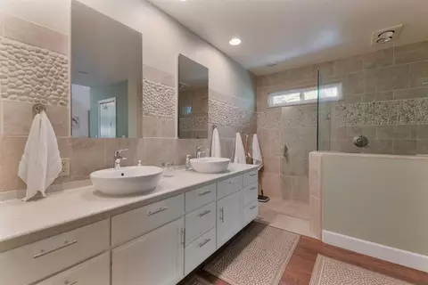Bath - 898 Dogwood Dr, Murphys, CA 95247 photo 3 of 8