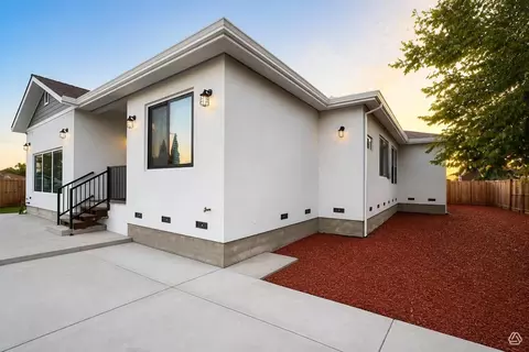 4933 Dry Creek Rd, Sacramento, CA 95838