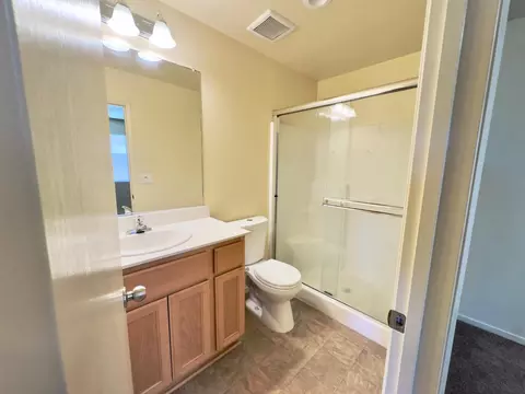 Bath - 767 Taryn Ct, Merced, CA 95341 photo 2 of 2