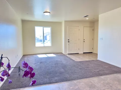 Living - 767 Taryn Ct, Merced, CA 95341 photo 2 of 2