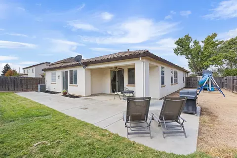 Exterior - 4045 Huston Way, Olivehurst, CA 95961 photo 4 of 7