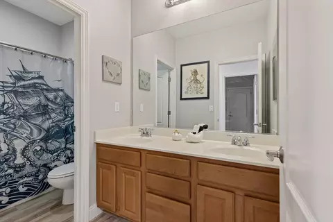 Bath - 4045 Huston Way, Olivehurst, CA 95961 photo 5 of 5