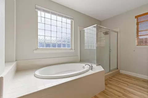 Bath - 4045 Huston Way, Olivehurst, CA 95961 photo 2 of 5