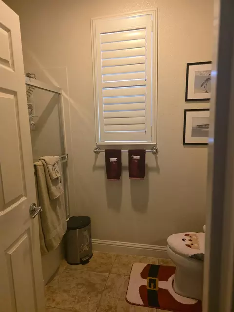 Bath - 2499 Bell Chase Dr, Manteca, CA 95336 photo 2 of 2