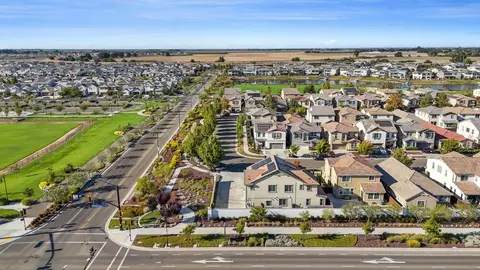 View/Area - 1944 Solano Dr, Lathrop, CA 95330 photo 7 of 14