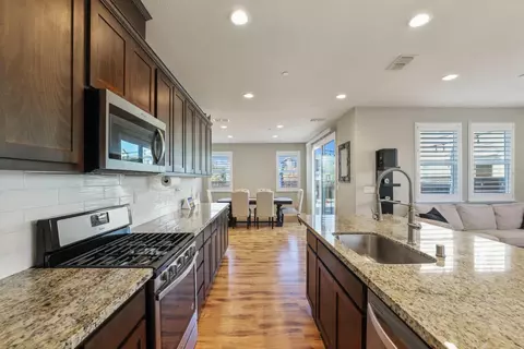 Entry Way - 1944 Solano Dr, Lathrop, CA 95330 photo 5 of 10