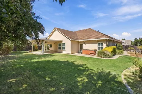 Exterior - 950 Chisholm Trl, Galt, CA 95632 photo 3 of 8