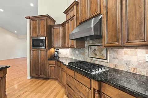 Kitchen - 950 Chisholm Trl, Galt, CA 95632 photo 6 of 7