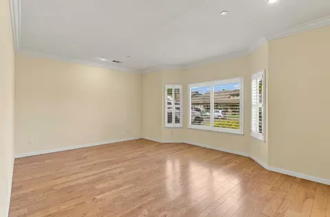 Living - 950 Chisholm Trl, Galt, CA 95632 photo 3 of 13