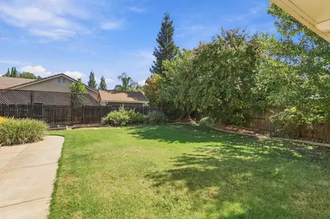 Exterior - 950 Chisholm Trl, Galt, CA 95632 photo 5 of 8