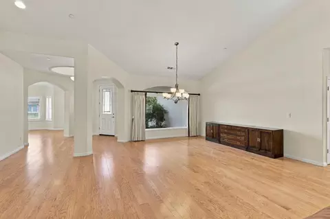 Living - 950 Chisholm Trl, Galt, CA 95632 photo 5 of 13