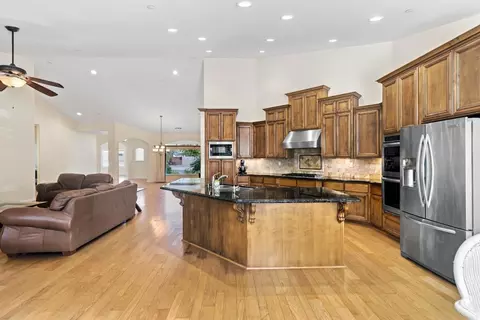 Kitchen - 950 Chisholm Trl, Galt, CA 95632 photo 5 of 7