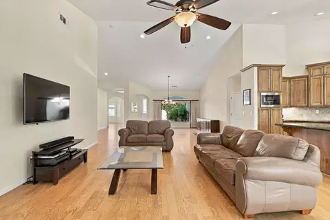 Living - 950 Chisholm Trl, Galt, CA 95632 photo 12 of 13