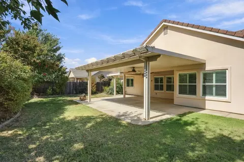 Exterior - 950 Chisholm Trl, Galt, CA 95632 photo 4 of 8