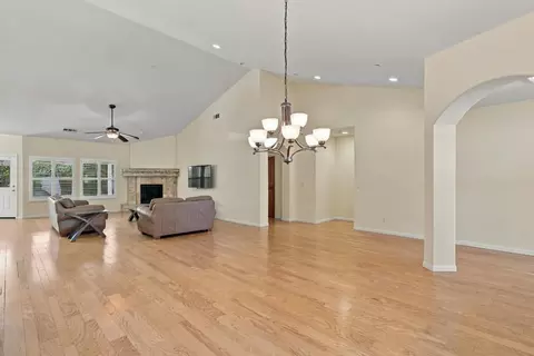 Living - 950 Chisholm Trl, Galt, CA 95632 photo 7 of 13