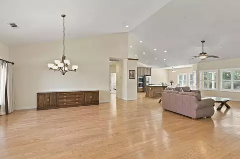Living - 950 Chisholm Trl, Galt, CA 95632 photo 8 of 13