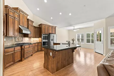 Kitchen - 950 Chisholm Trl, Galt, CA 95632 photo 2 of 7
