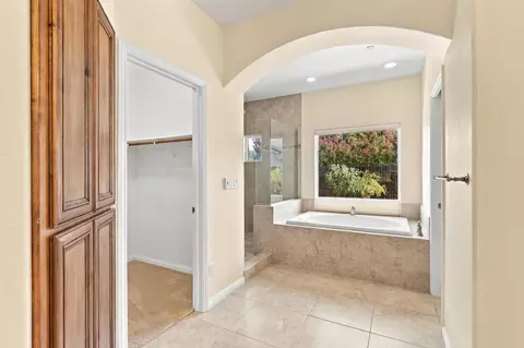 Entry Way - 950 Chisholm Trl, Galt, CA 95632 photo 5 of 5
