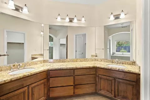 Bath - 950 Chisholm Trl, Galt, CA 95632 photo 1 of 5