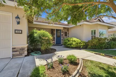 Exterior - 950 Chisholm Trl, Galt, CA 95632 photo 1 of 8