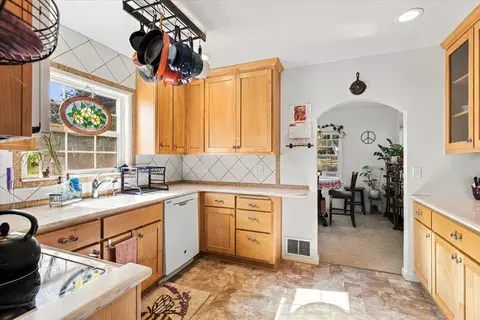 Kitchen - 949 Simas Way, Placerville, CA 95667 photo 3 of 4