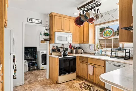 Kitchen - 949 Simas Way, Placerville, CA 95667 photo 1 of 4