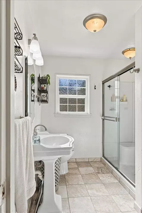 Bath - 949 Simas Way, Placerville, CA 95667 photo 1 of 4