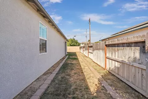 Exterior - 3237 Pirelli Ct, Modesto, CA 95355 photo 5 of 9