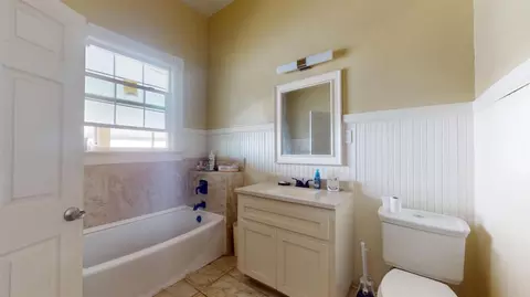 Bath - 125 S I St, Madera, CA 93637 photo 3 of 3