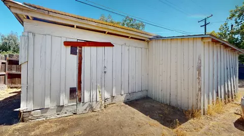 Exterior - 125 S I St, Madera, CA 93637 photo 2 of 4