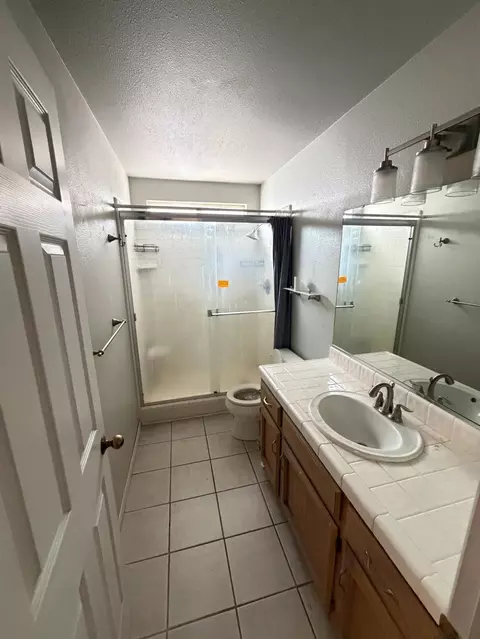 Bath - 1147 Mirror Lake Dr, Merced, CA 95340 photo 4 of 4