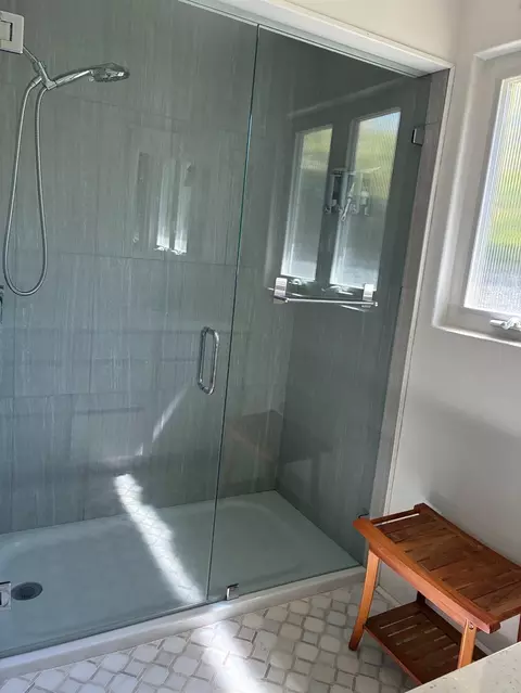Bath - 1217 Rose Ave, Modesto, CA 95355 photo 2 of 5