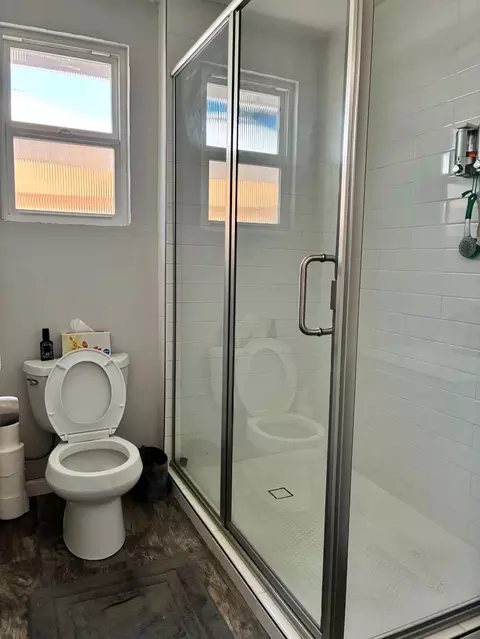 Bath - 1217 Rose Ave, Modesto, CA 95355 photo 5 of 5
