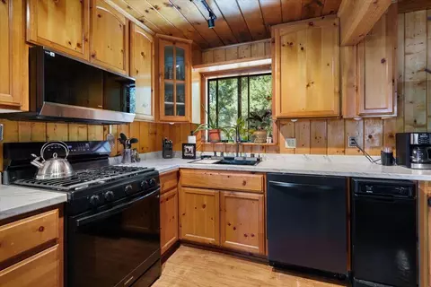 Kitchen - 1340 Paymaster Mine Rd, Georgetown, CA 95634 photo 2 of 5