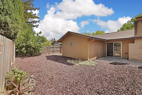 Exterior - 619 Hermosa Pl, Davis, CA 95616 photo 4 of 5