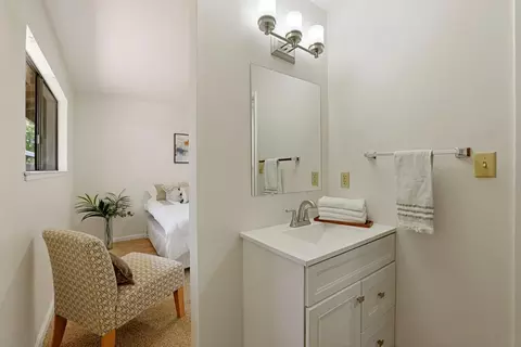 Bath - 619 Hermosa Pl, Davis, CA 95616 photo 2 of 3