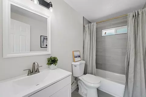 Bath - 3443 10th St, Ceres, CA 95307 photo 2 of 2