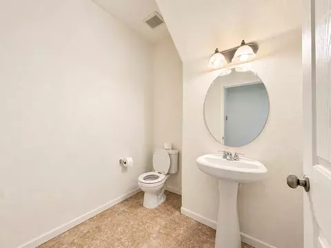 Bath - 3641 Nido Ter, Davis, CA 95618 photo 1 of 4