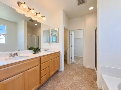 Bath - 3641 Nido Ter, Davis, CA 95618 photo 2 of 4
