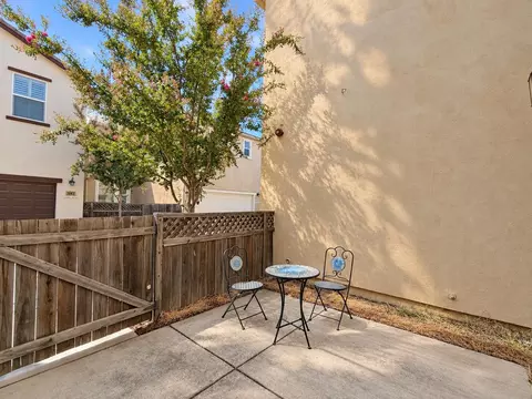 Exterior - 3641 Nido Ter, Davis, CA 95618 photo 4 of 7