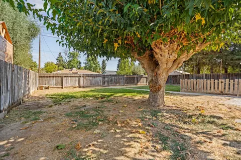Exterior - 229 Kavanagh Ave, Modesto, CA 95350 photo 2 of 8