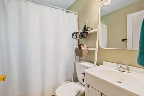 Bath - 229 Kavanagh Ave, Modesto, CA 95350 photo 1 of 1