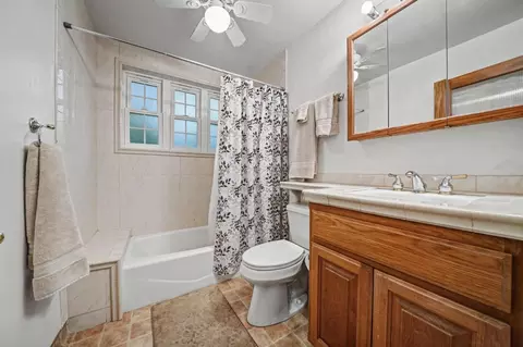 Bath - 17630 Ridge Rd, Pine Grove, CA 95665 photo 2 of 2