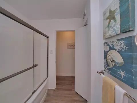 Bath - 2040 Esperanza Dr, Concord, CA 94519 photo 4 of 4