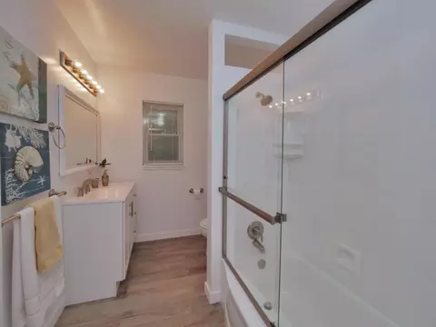 Bath - 2040 Esperanza Dr, Concord, CA 94519 photo 1 of 4